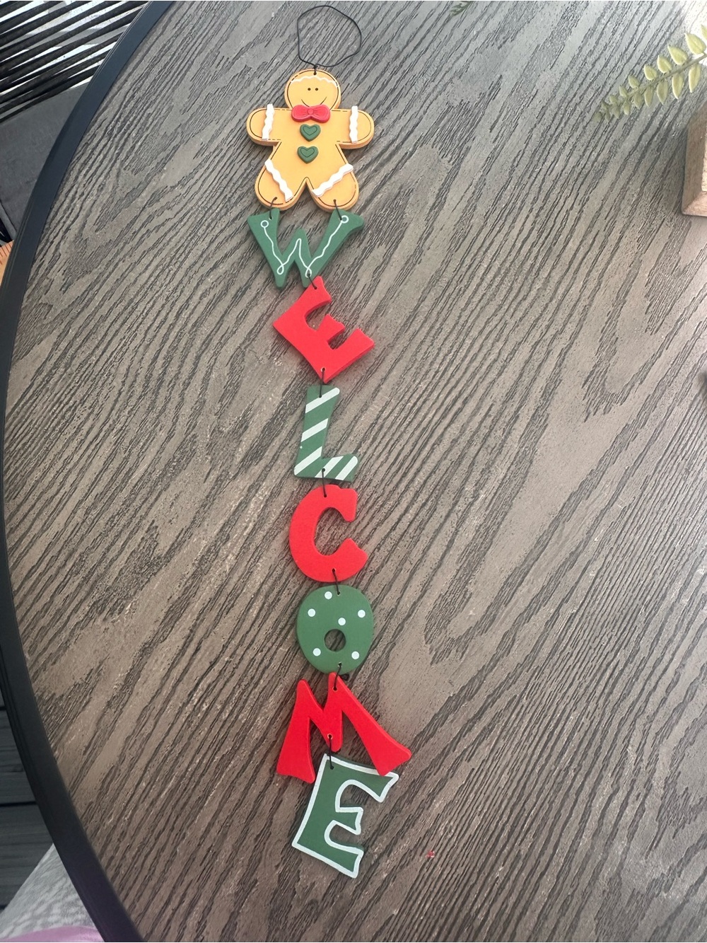 Holiday Gingerbread 'Welcome' Hanging Sign - Red & Green